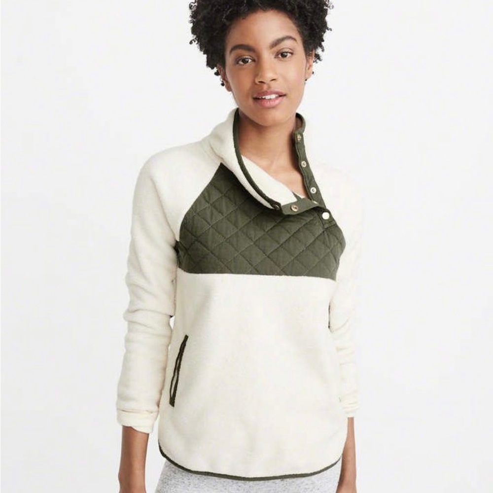 Abercrombie & Fitch Quilted Asymmetric Snap Up Fleece